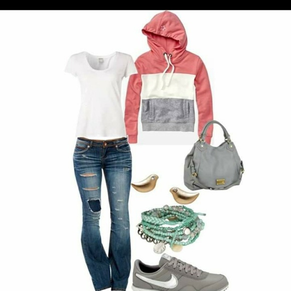 Get 5 items that create a casual outfit! - Picture 2 of 4